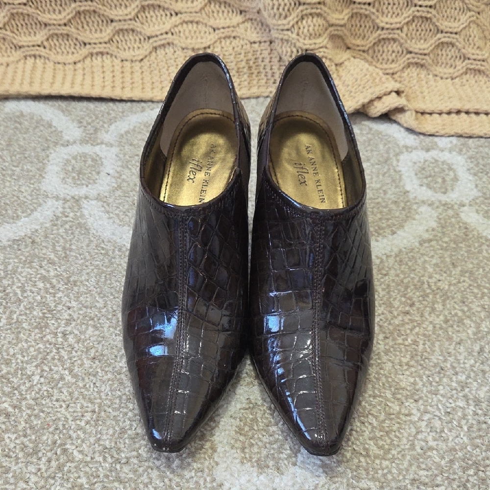 Anne Klein Chocolate Brown Faux Crocodile Heeled Booties - Size 8 1/2 - Picture 2 of 9